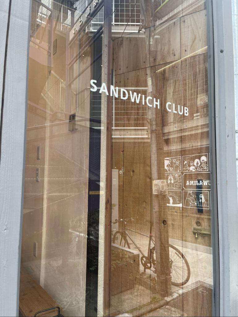 サンドイッチクラブガラス窓写真