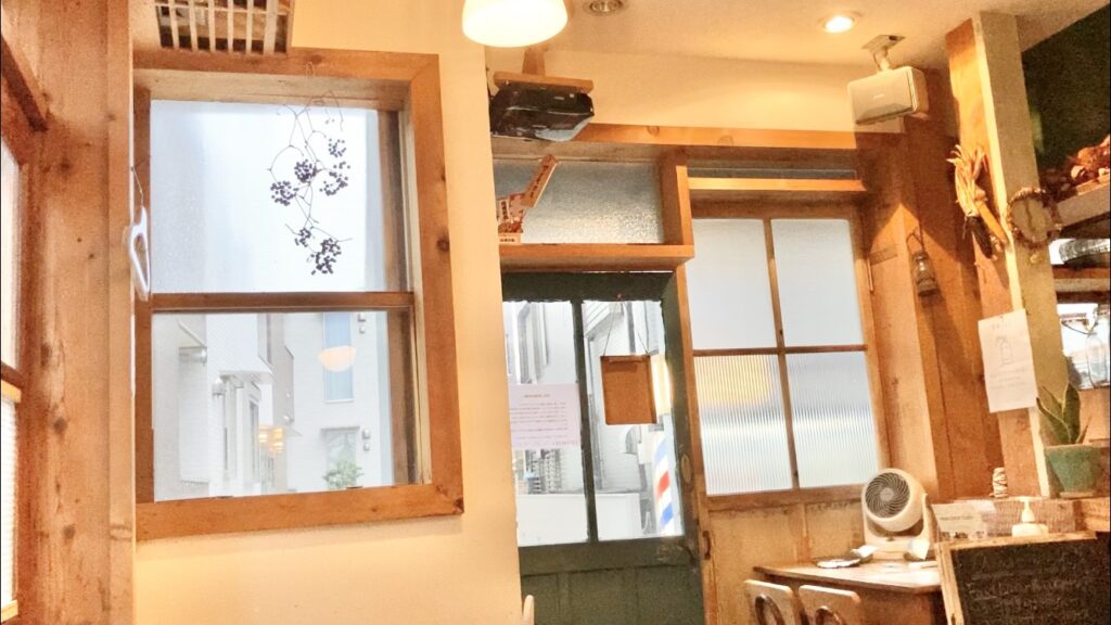 経堂　anamo cafe　窓