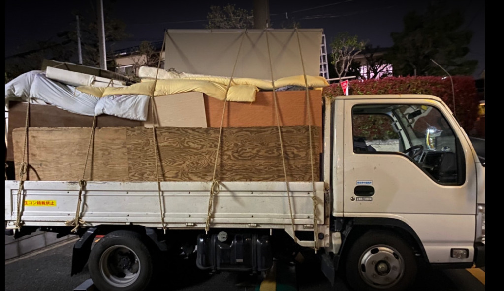 世田谷区　エコサポ　トラック　不用品回収　作業風景